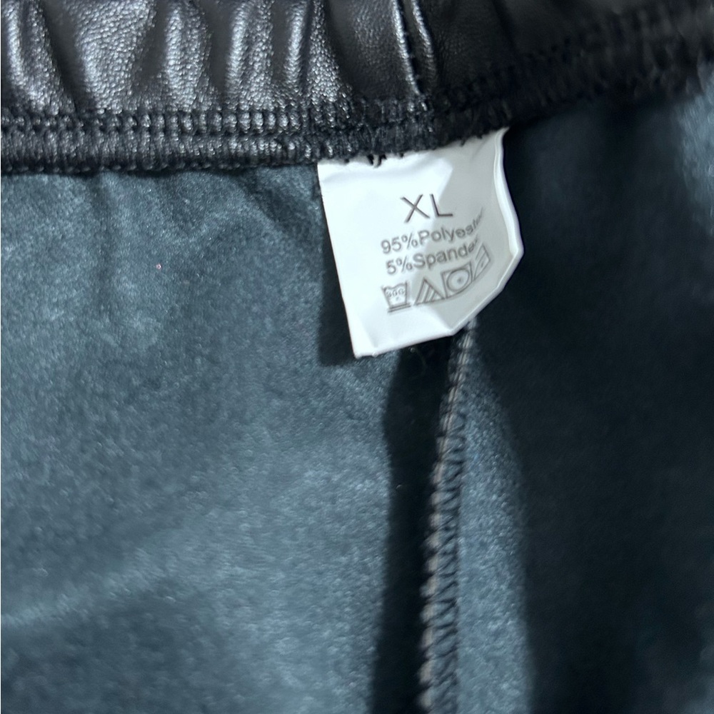 Pleather pants - Picture 5 of 5